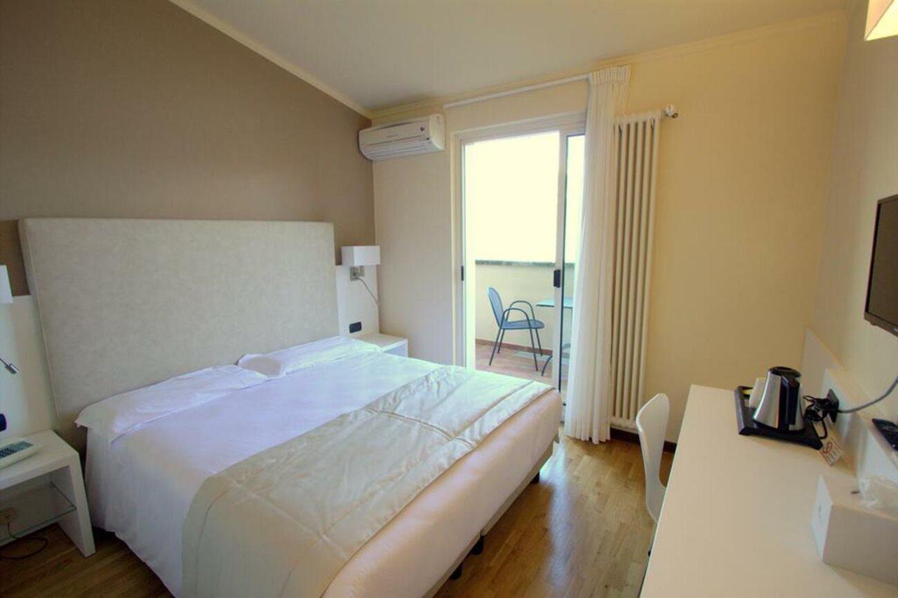 Hotel Bellavista เมนาจโจ ภายนอก รูปภาพ