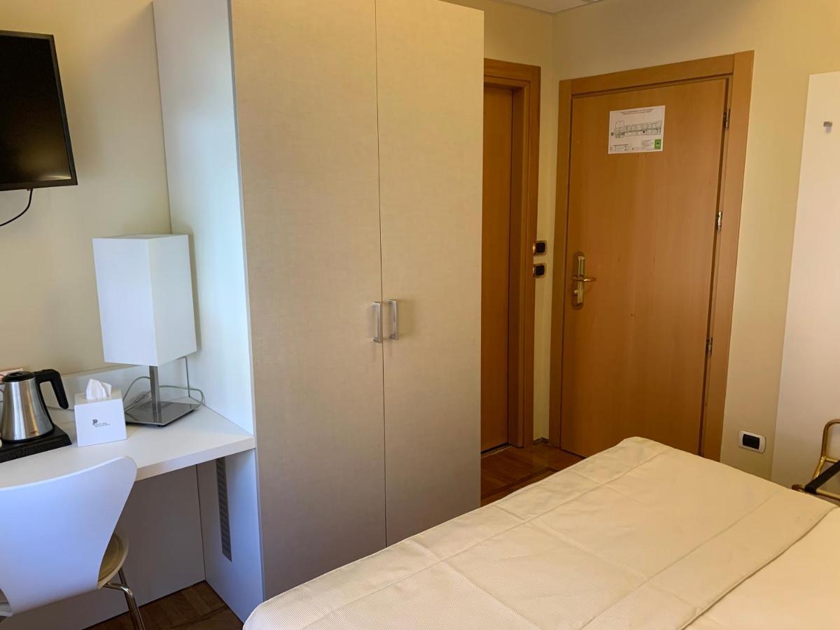 Hotel Bellavista เมนาจโจ ภายนอก รูปภาพ
