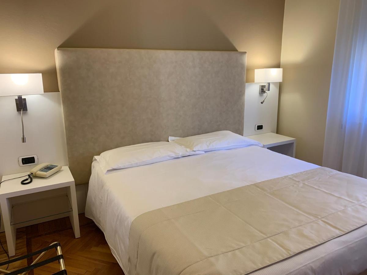 Hotel Bellavista เมนาจโจ ภายนอก รูปภาพ