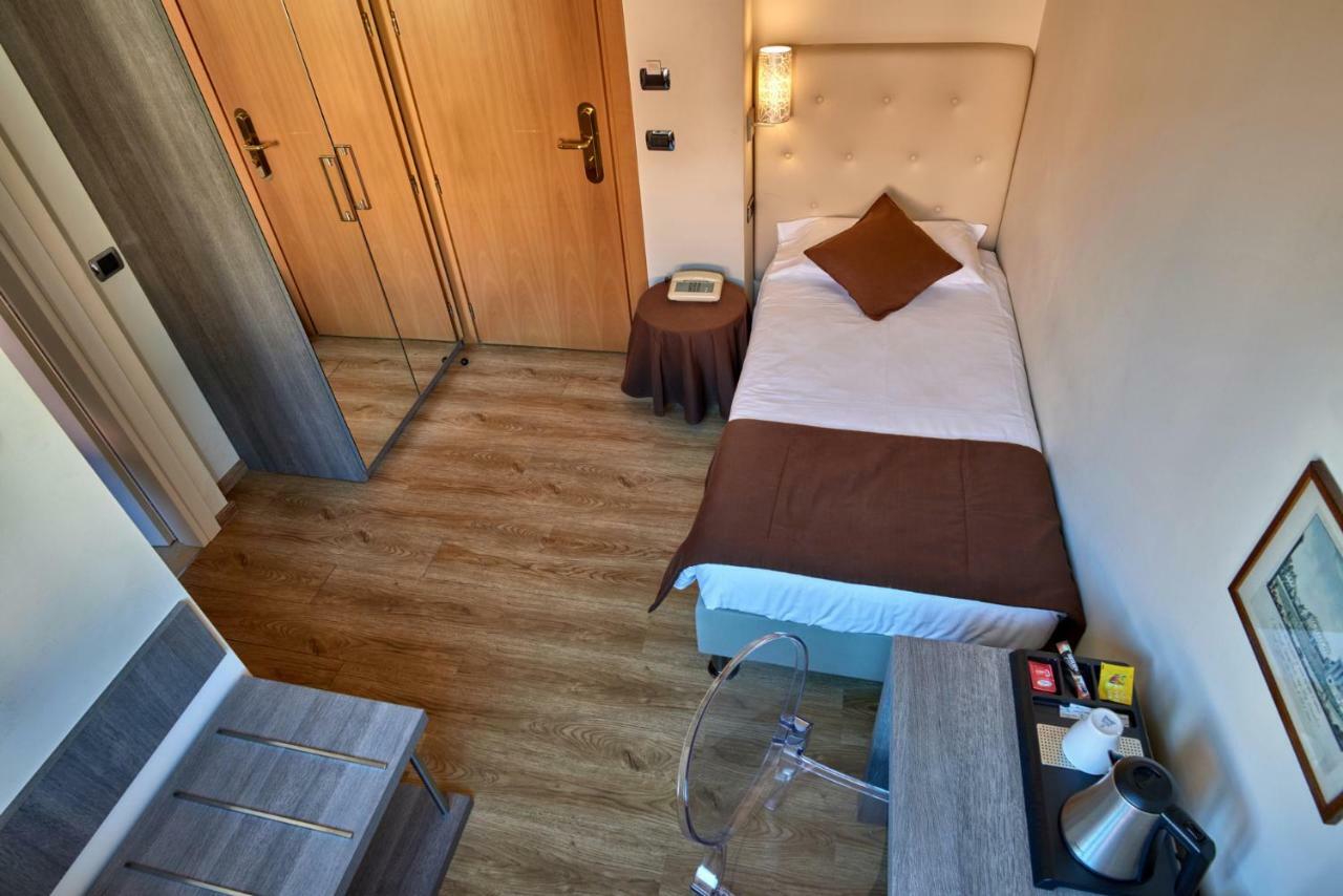 Hotel Bellavista เมนาจโจ ภายนอก รูปภาพ
