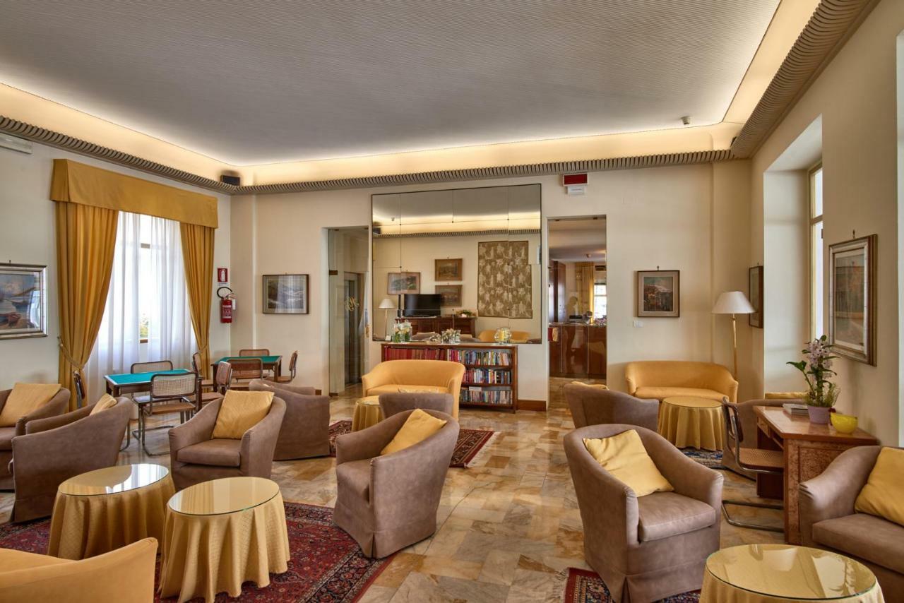 Hotel Bellavista เมนาจโจ ภายนอก รูปภาพ